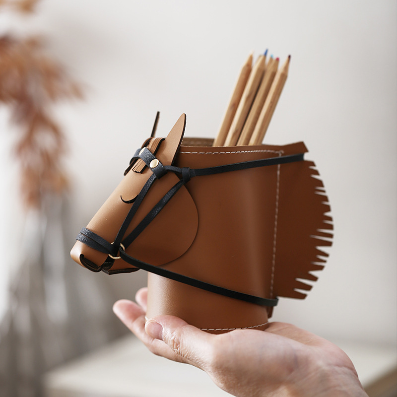 صندوق تخزين فاخر من الجلد على  - مراجعة Luxury Skincare Accessories وسعره