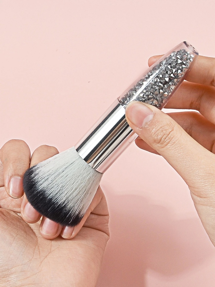 فرشاة أظافر احترافية بمقبض فاخ - مراجعة Luxury Skincare Accessories وسعره
